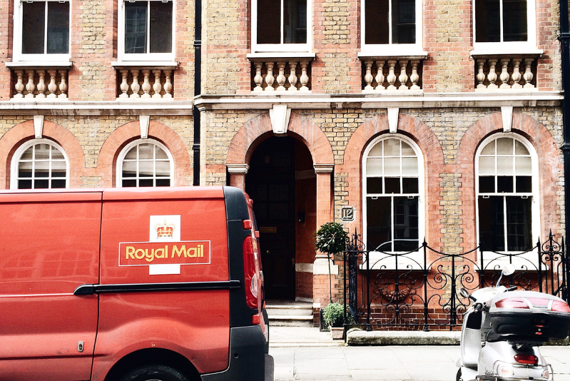 Hybrid mail UK system ensuring fast, trackable mail delivery despite Royal Mail delays